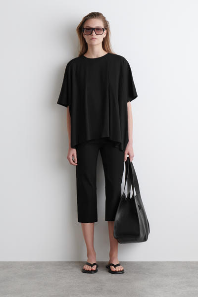 COS  オーバーサイズバットウィングスリーブTシャツ