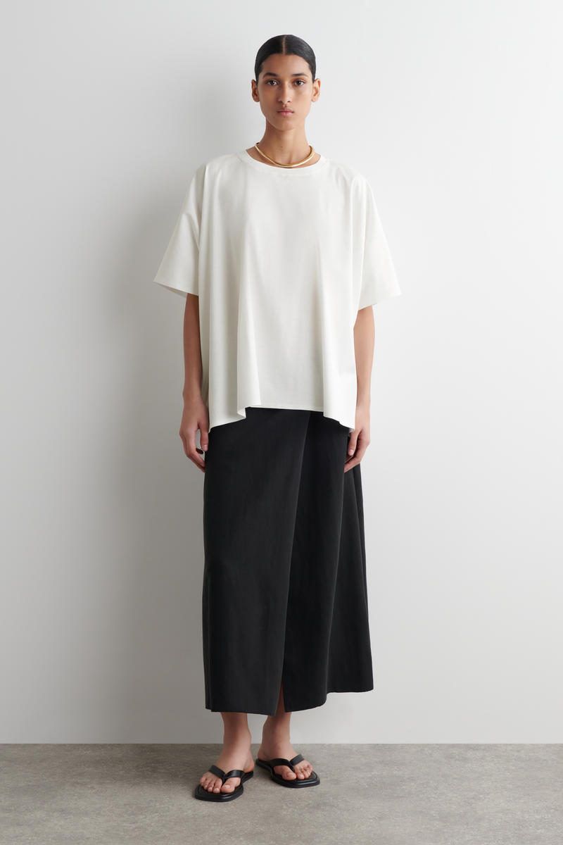 COS  オーバーサイズバットウィングスリーブTシャツ