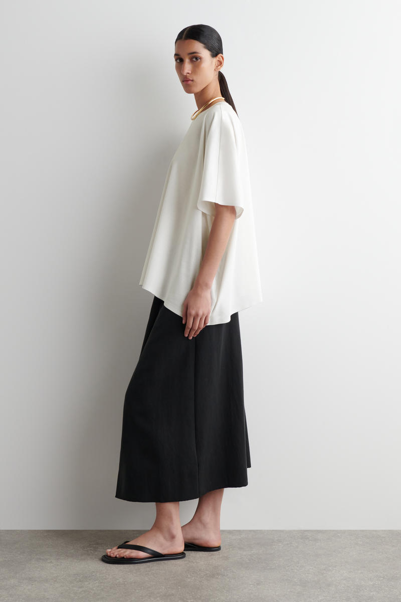 COS  オーバーサイズバットウィングスリーブTシャツ