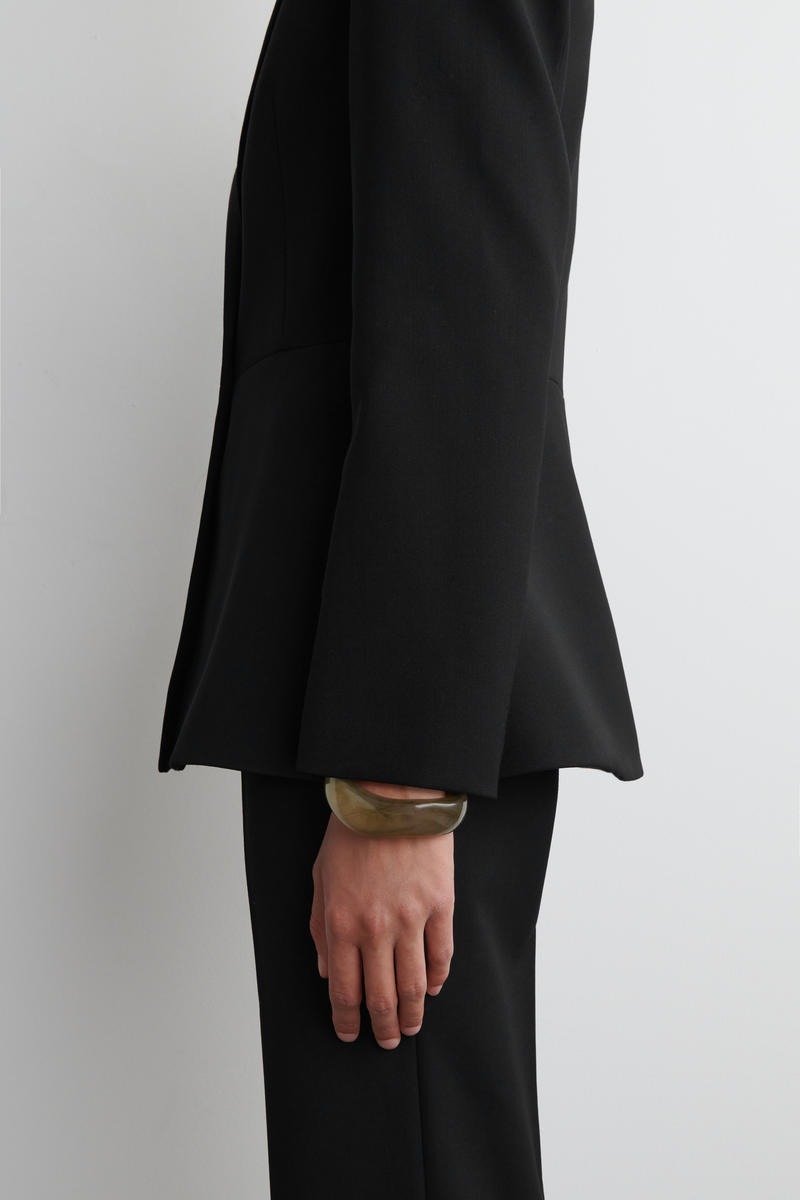 COS チャンキーカーブバングル