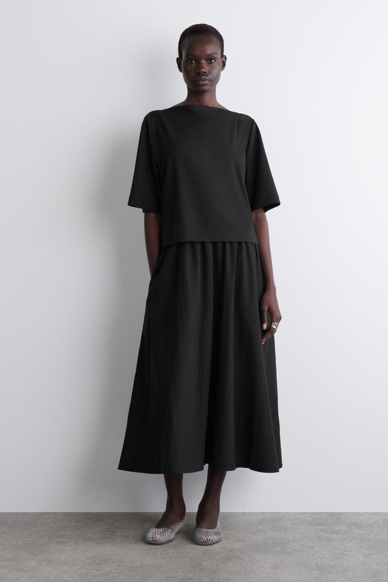 COS ボートネックコットンAラインミディワンピース BOAT-NECK COTTON A-LINE MIDI DRESS ボートネックコットンA