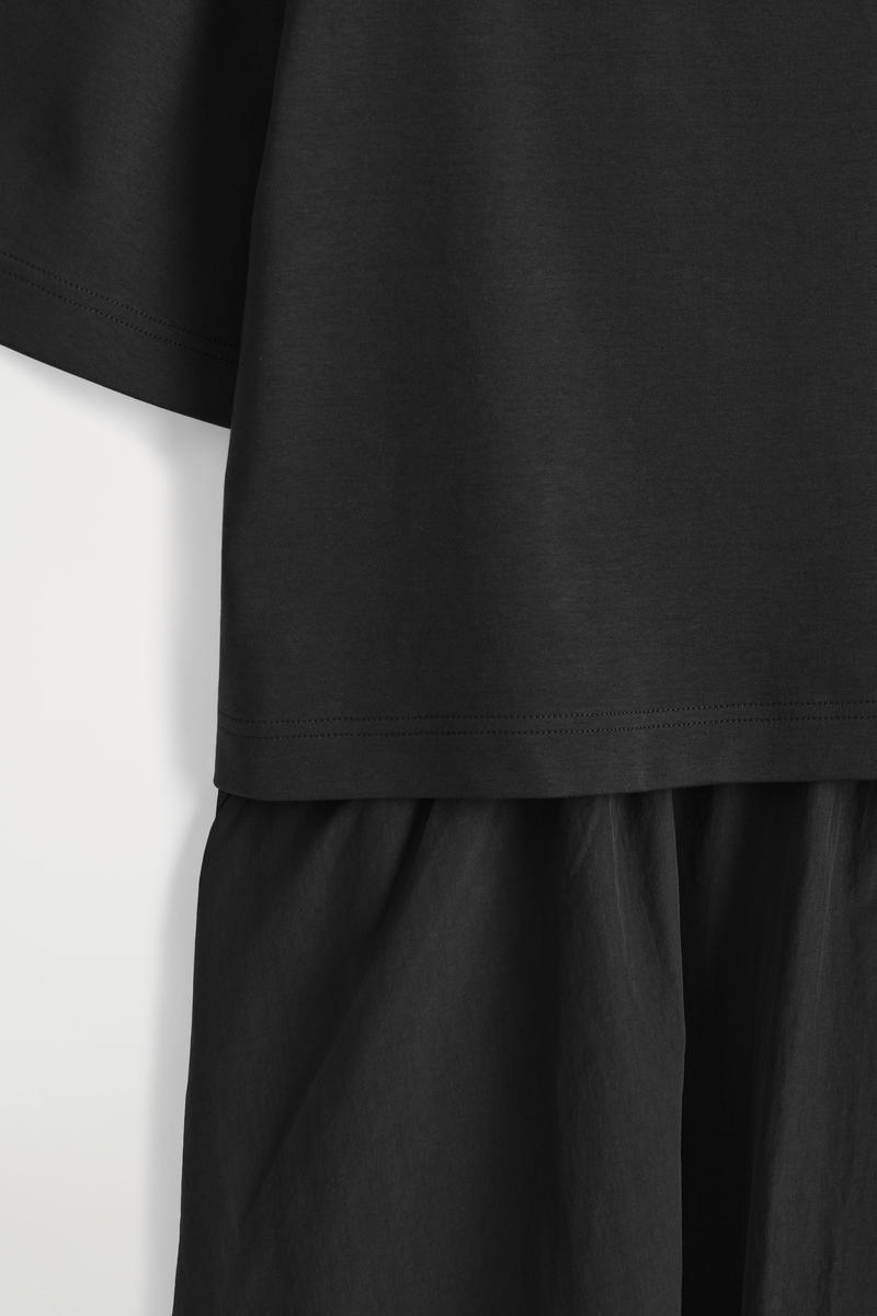 COS レイヤードボートネックミディドレス