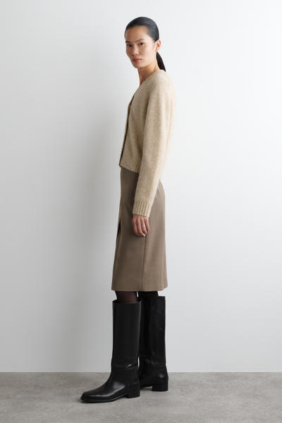 COS クロップドアルパカ混カーディガン