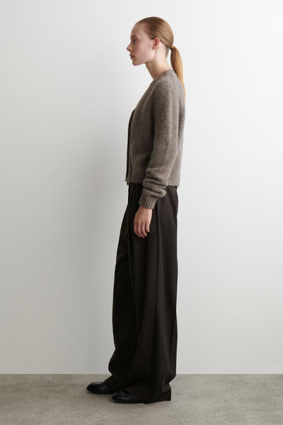 COS クロップドアルパカ混カーディガン