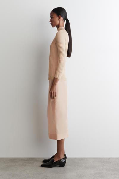 COS シアーリブニットトップス