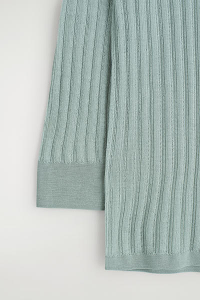 COS シアーリブニットトップス