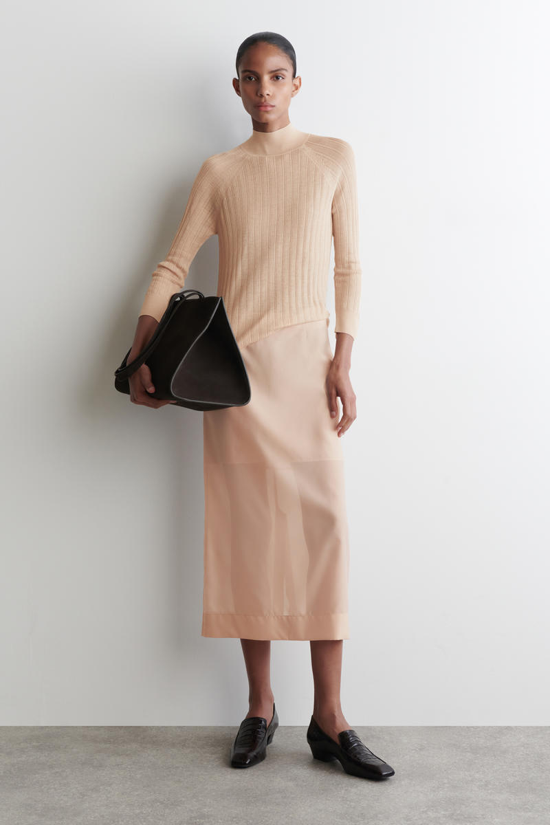 COS シアーリブニットトップス