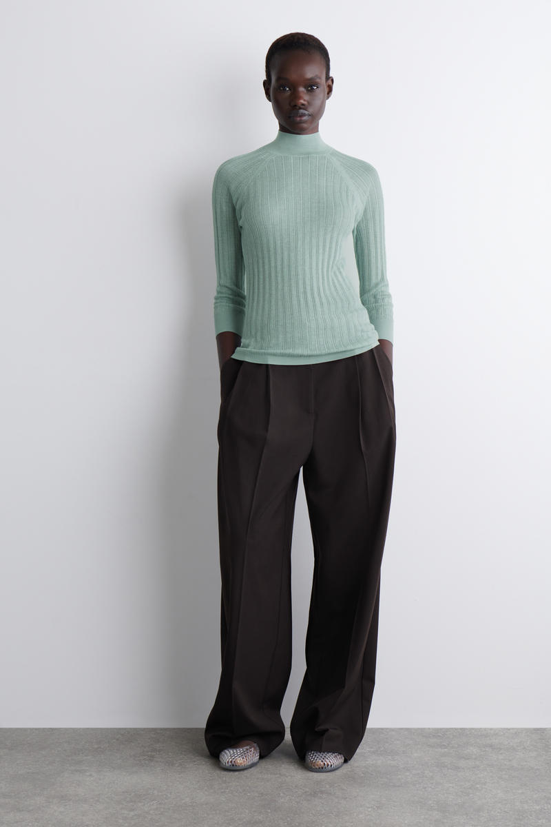 COS シアーリブニットトップス