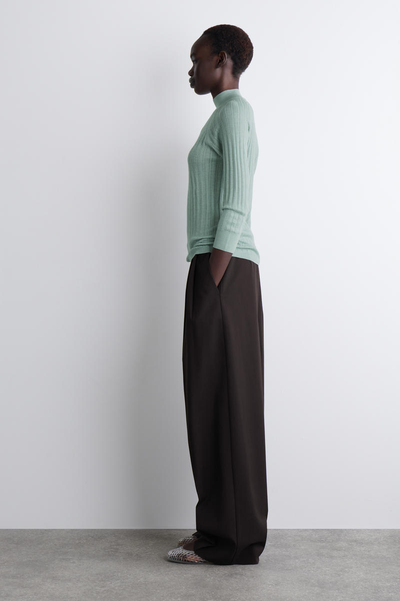 COS シアーリブニットトップス