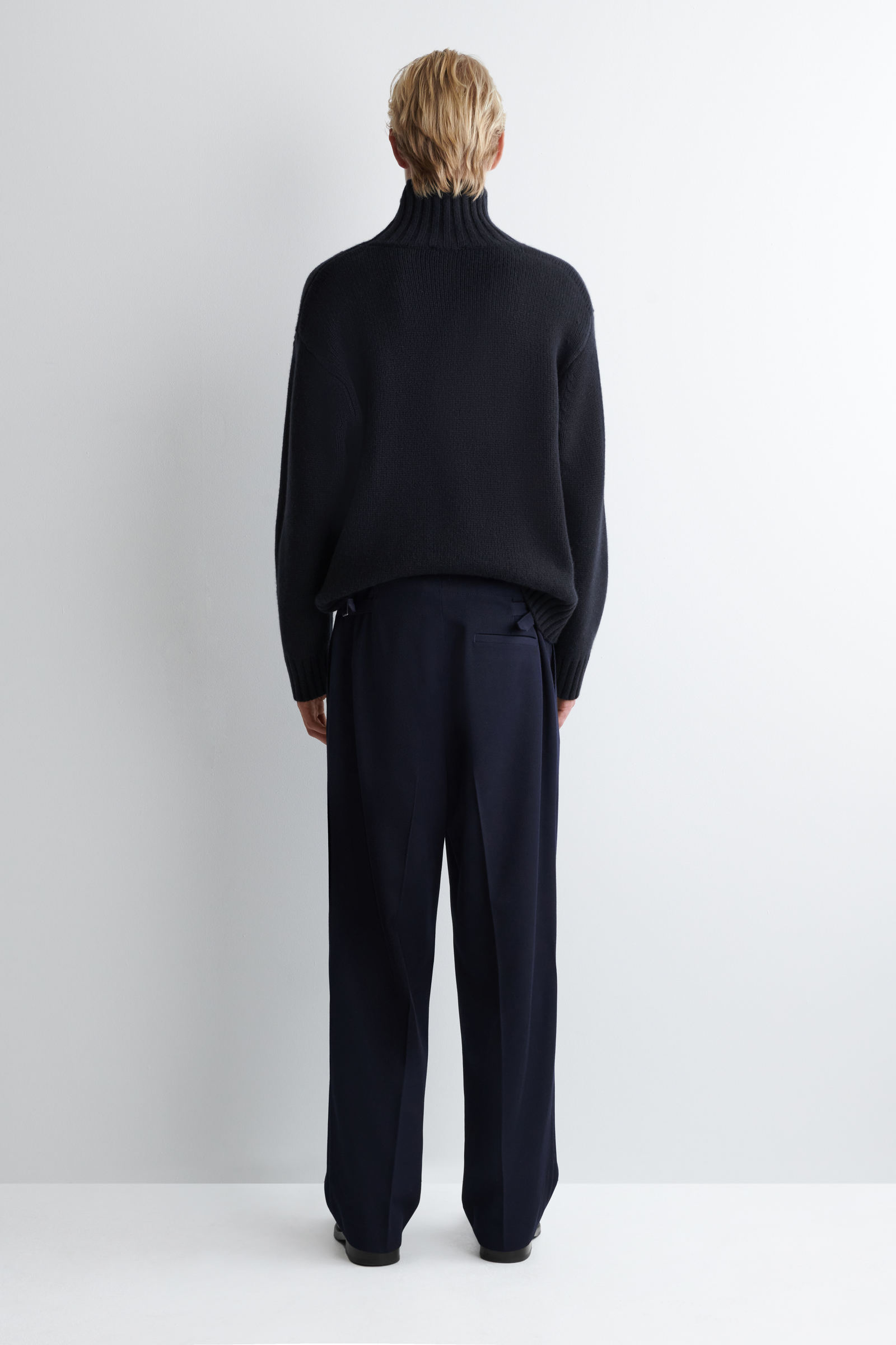 PLEATED WOOL-BLEND STRAIGHT-LEG TROUSERS プリーツ入りウール PLEATED WOOL-BLEND STRAIGHT-LEG TROUSERS プリーツ入りウール