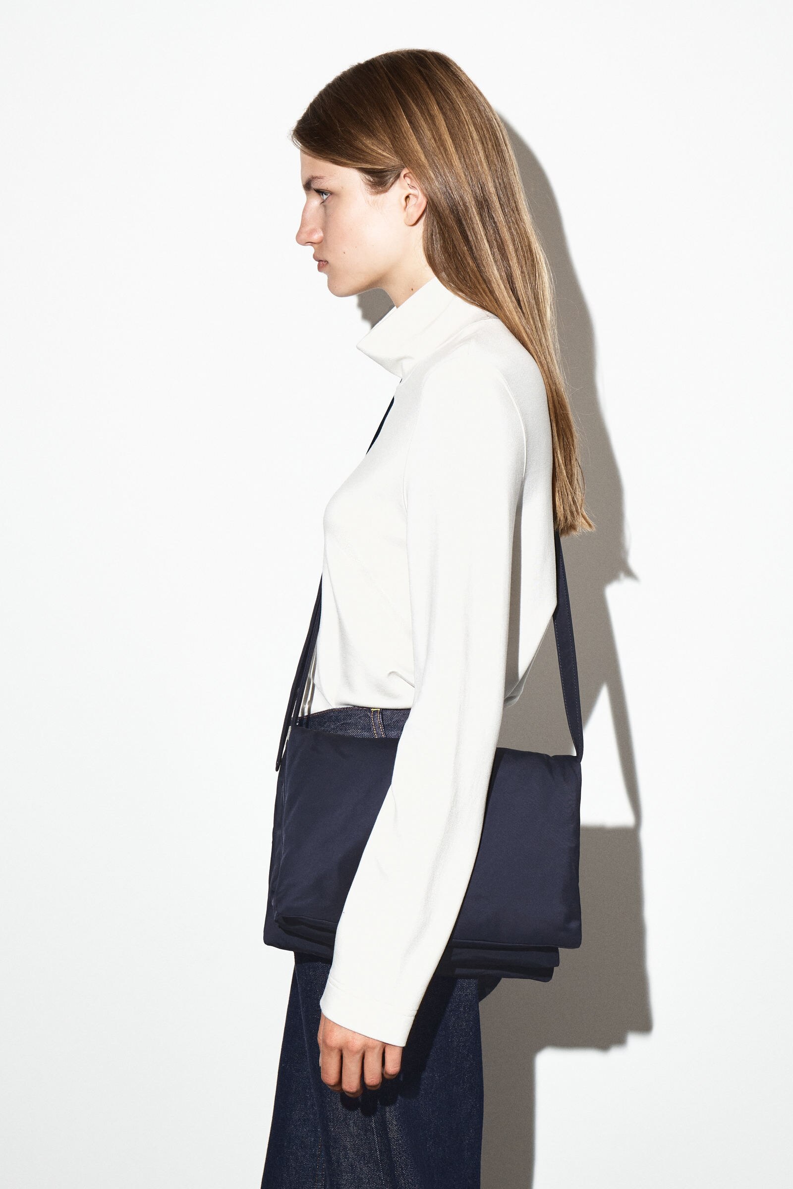 TRIFOLD PADDED CROSSBODY BAG トリフォールドパッド入りクロスボディ