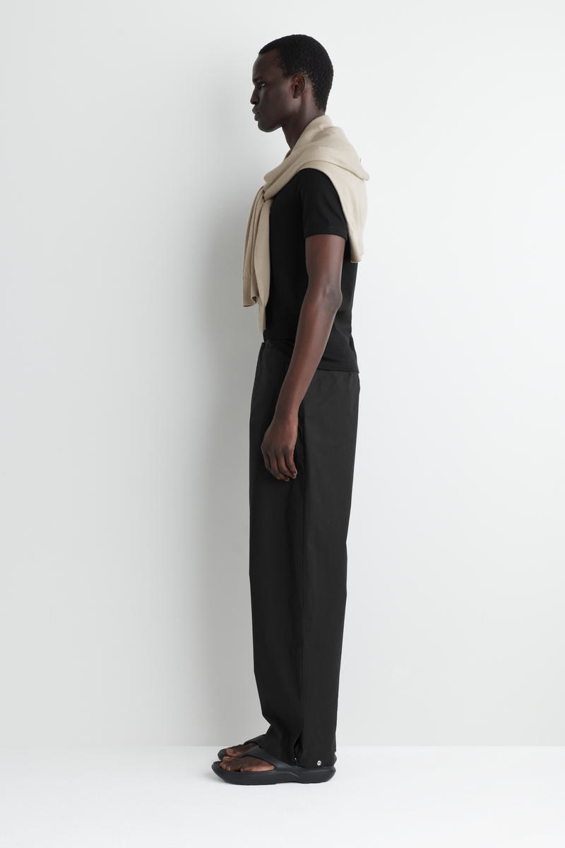 COTTON BARREL-LEG TROUSERS コットンバレルレッグトラウザーズ