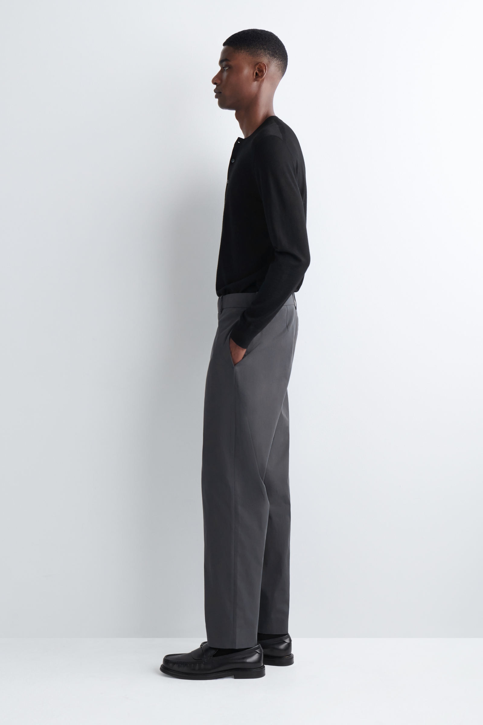 COTTON STRAIGHT-LEG CHINOS コットンストレートレッグチノ チャコール
