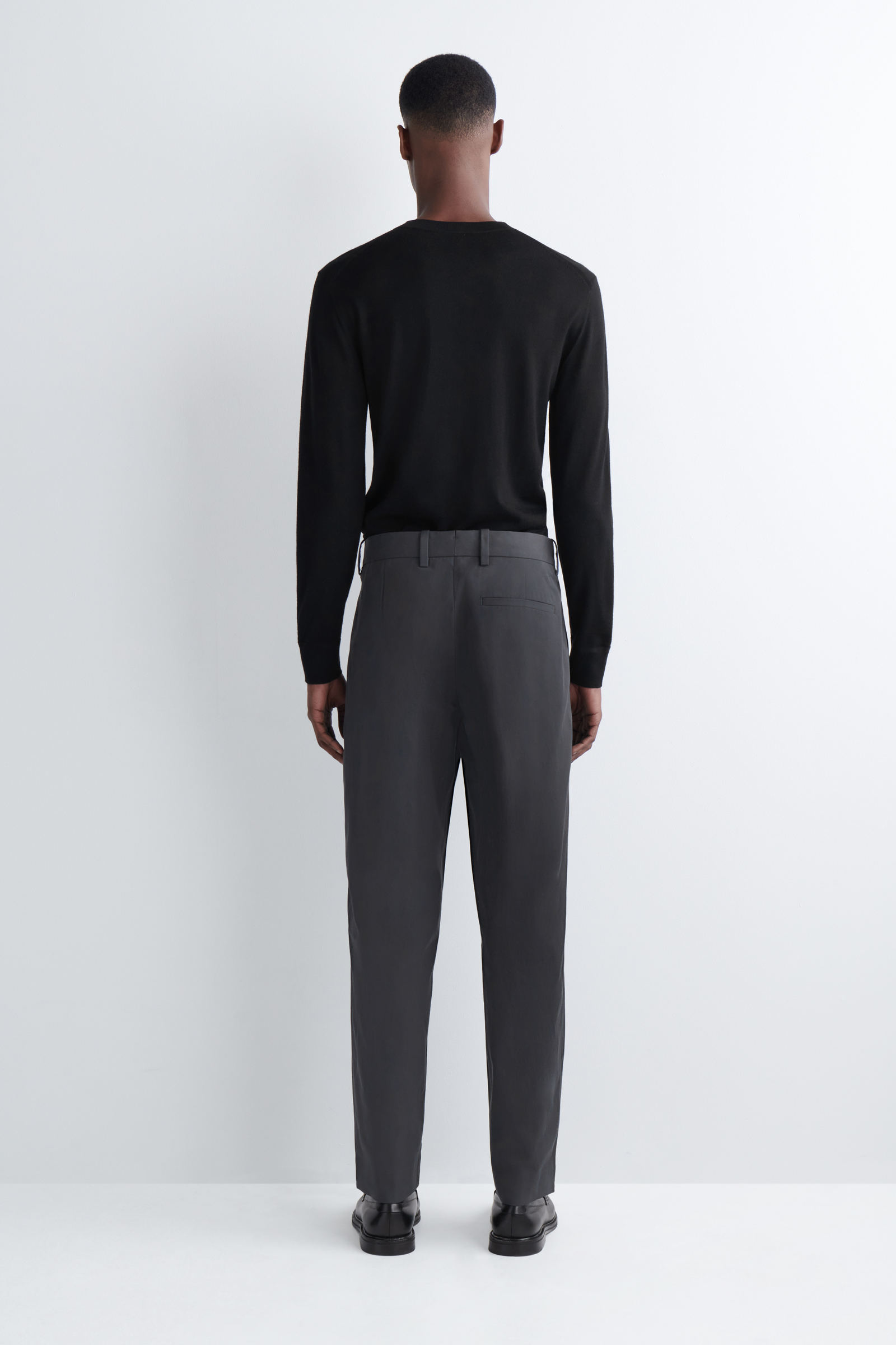 COTTON STRAIGHT-LEG CHINOS コットンストレートレッグチノ チャコール
