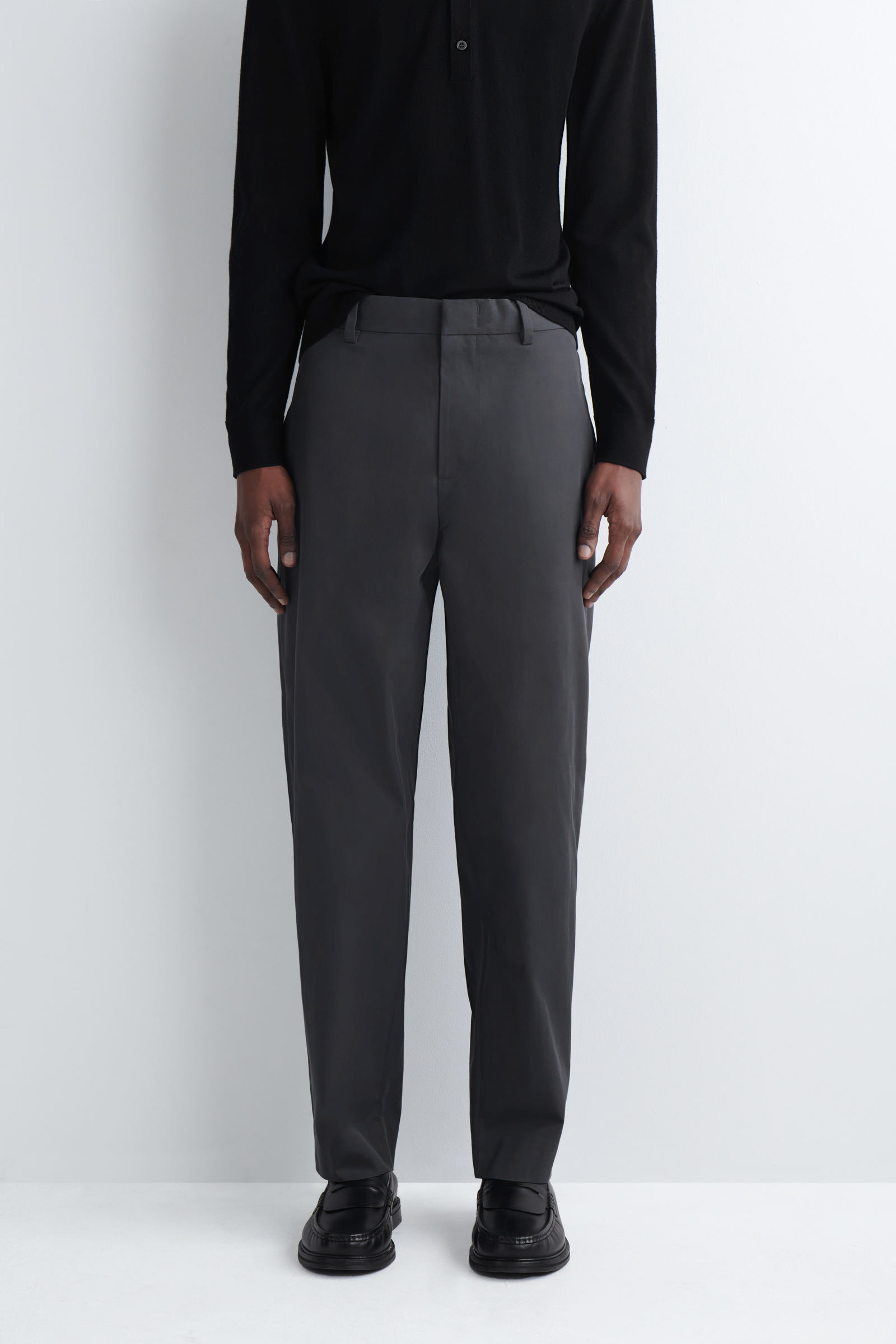 COTTON STRAIGHT-LEG CHINOS コットンストレートレッグチノ チャコール