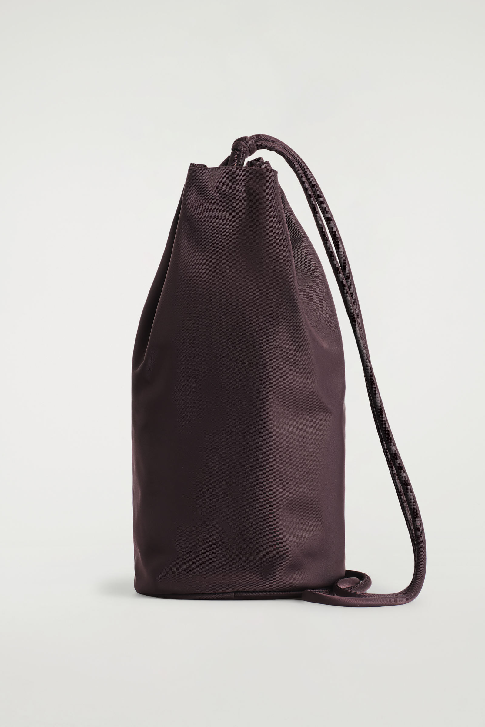 DRAWSTRING CROSSBODY BAG - NYLON ナイロン製 巾着クロスボディバッグ 
