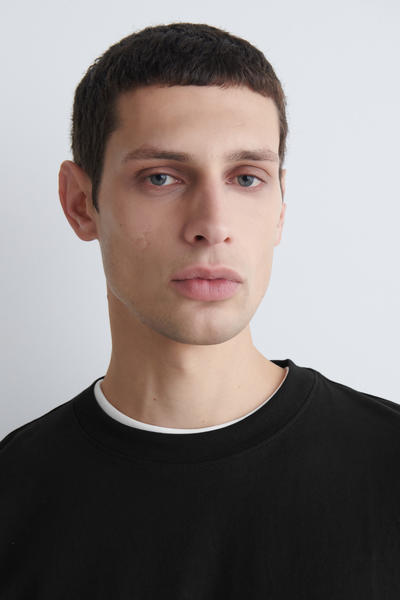 COS オーバーサイズ ライトウェイトコットンTシャツ