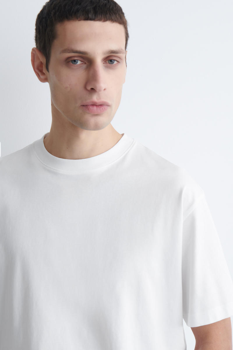 COS オーバーサイズ ライトウェイトコットンTシャツ