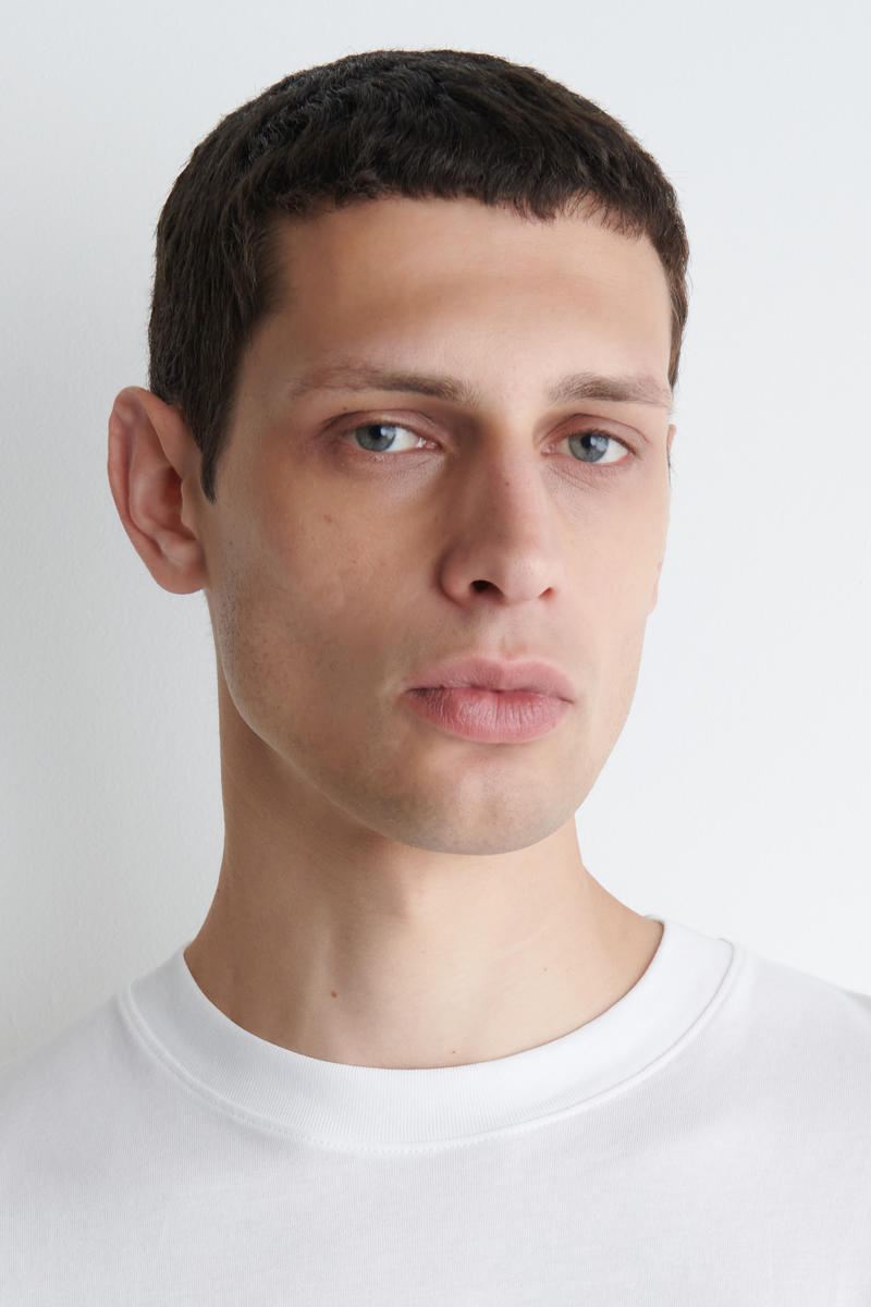 COS オーバーサイズ ライトウェイトコットンTシャツ