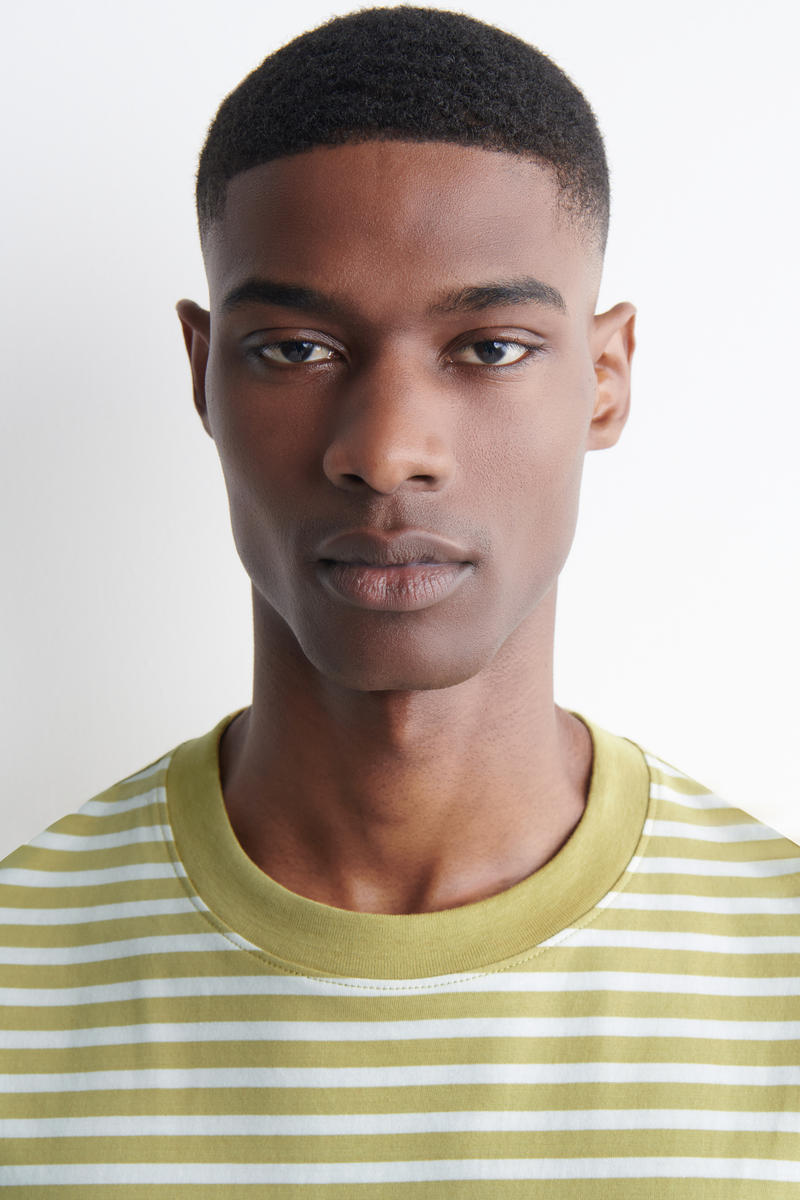 COS オーバーサイズ ライトウェイトコットンTシャツ