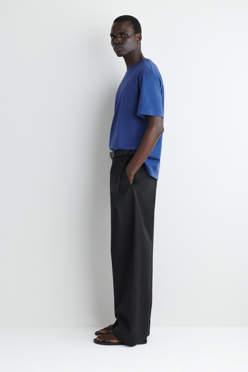 COS オーバーサイズ ライトウェイトコットンTシャツ