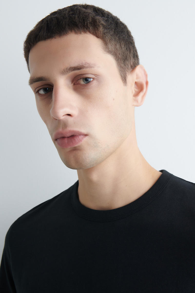 COS ライトウェイトブラッシュドコットンTシャツ