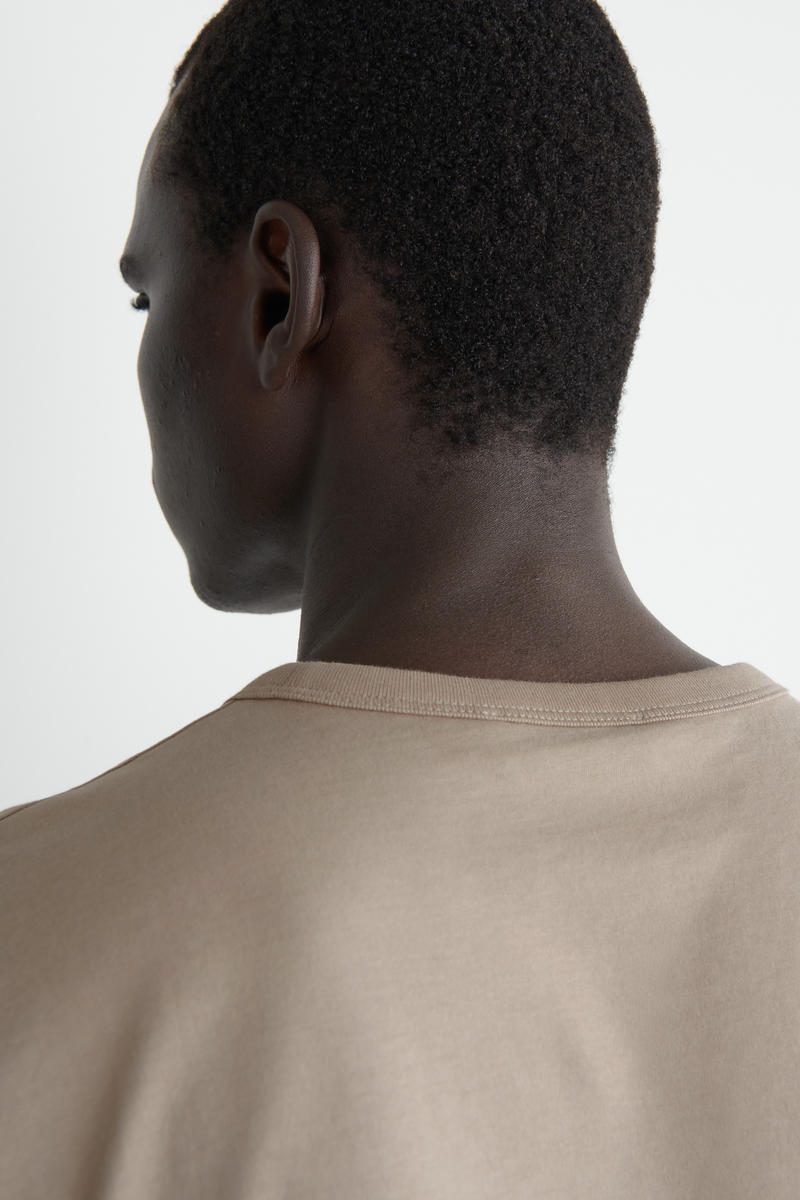 COS ライトウェイトブラッシュドコットンTシャツ