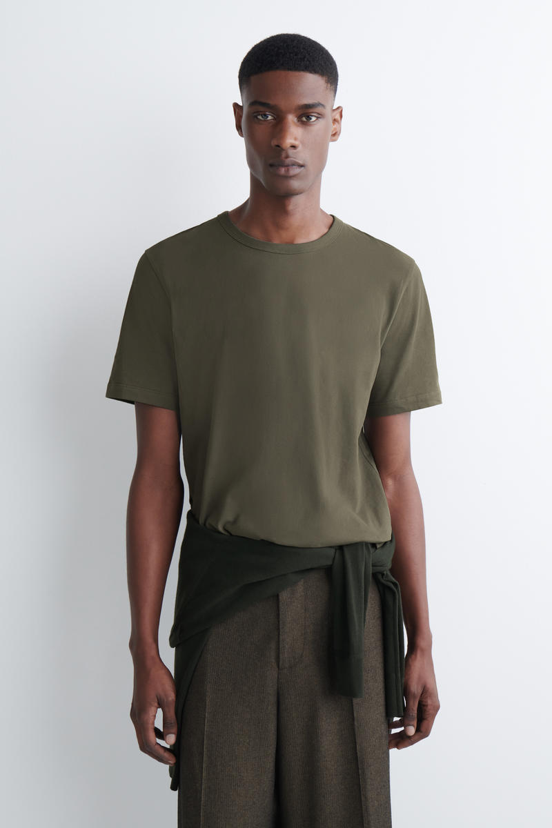 COS ライトウェイトブラッシュドコットンTシャツ