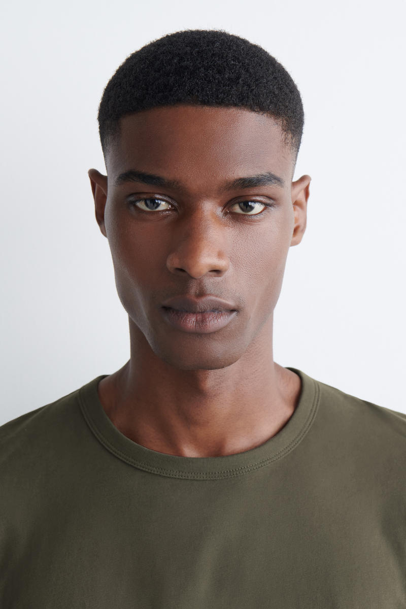 COS ライトウェイトブラッシュドコットンTシャツ