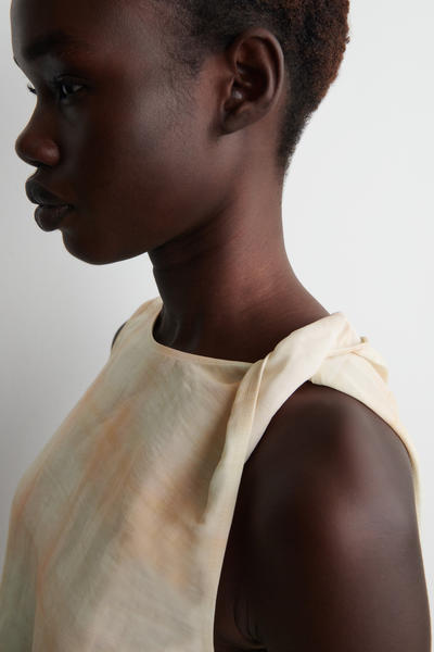 COS チェックツイストショルダートップス