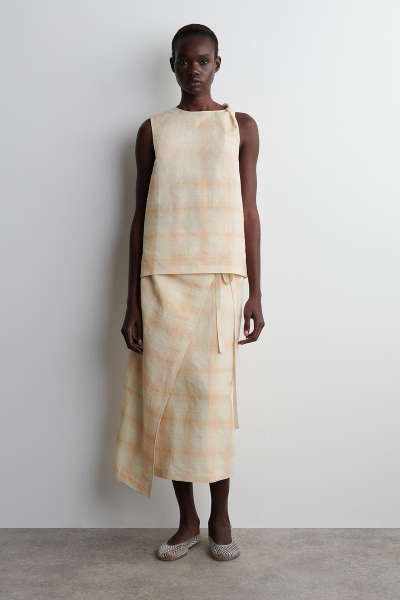 COS チェックツイストショルダートップス