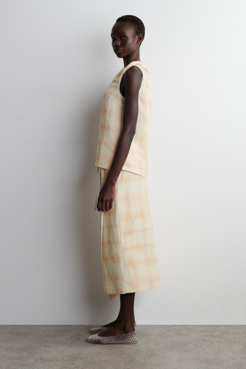 COS チェックツイストショルダートップス