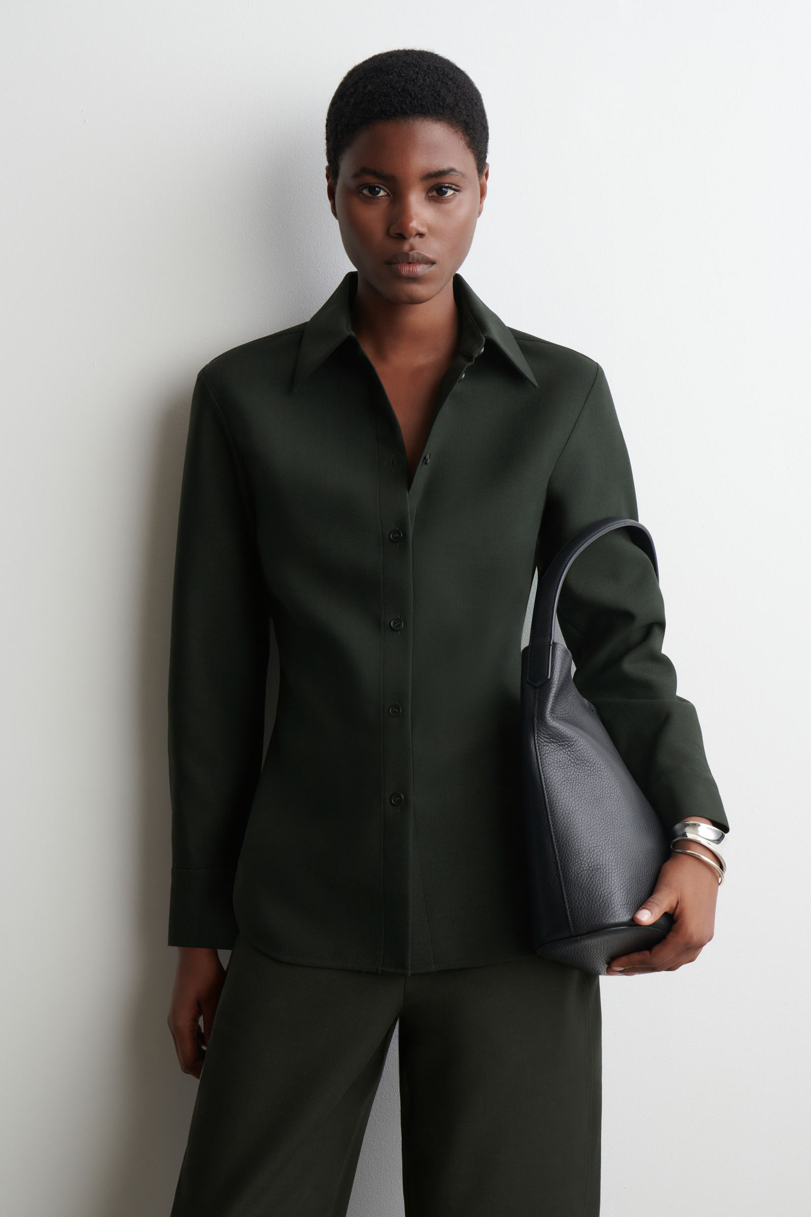 RELAXED WOOL SHIRT リラックスウールシャツ ダークグリーン｜COS コス