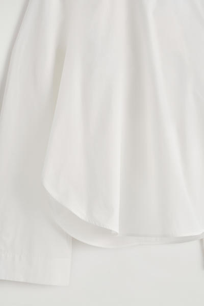 COS カーブヘムコットンブラウス