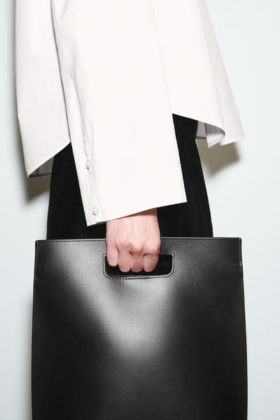 COS カーブヘムコットンブラウス