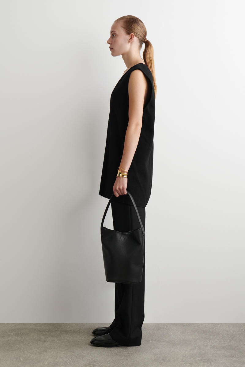 COS ダブルフェイスウールベスト