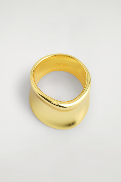 COS 細長い彫刻リング