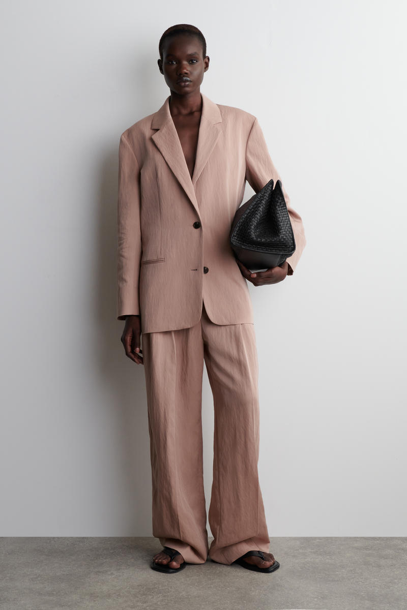 COS オーバーサイズ フルイド ブレザー