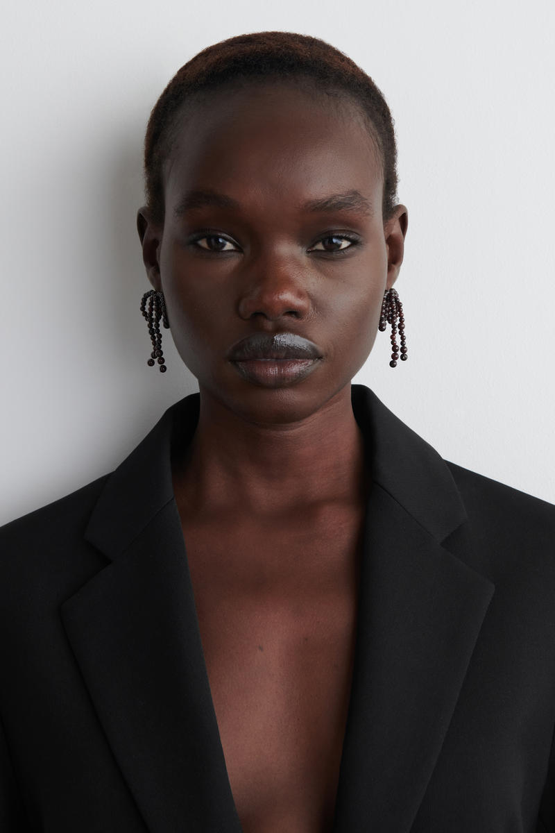 COS ガーネット ボウイヤリング