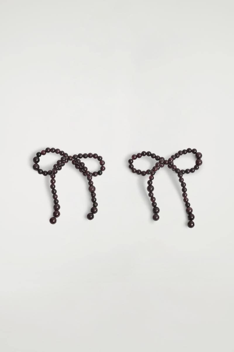 COS ガーネット ボウイヤリング