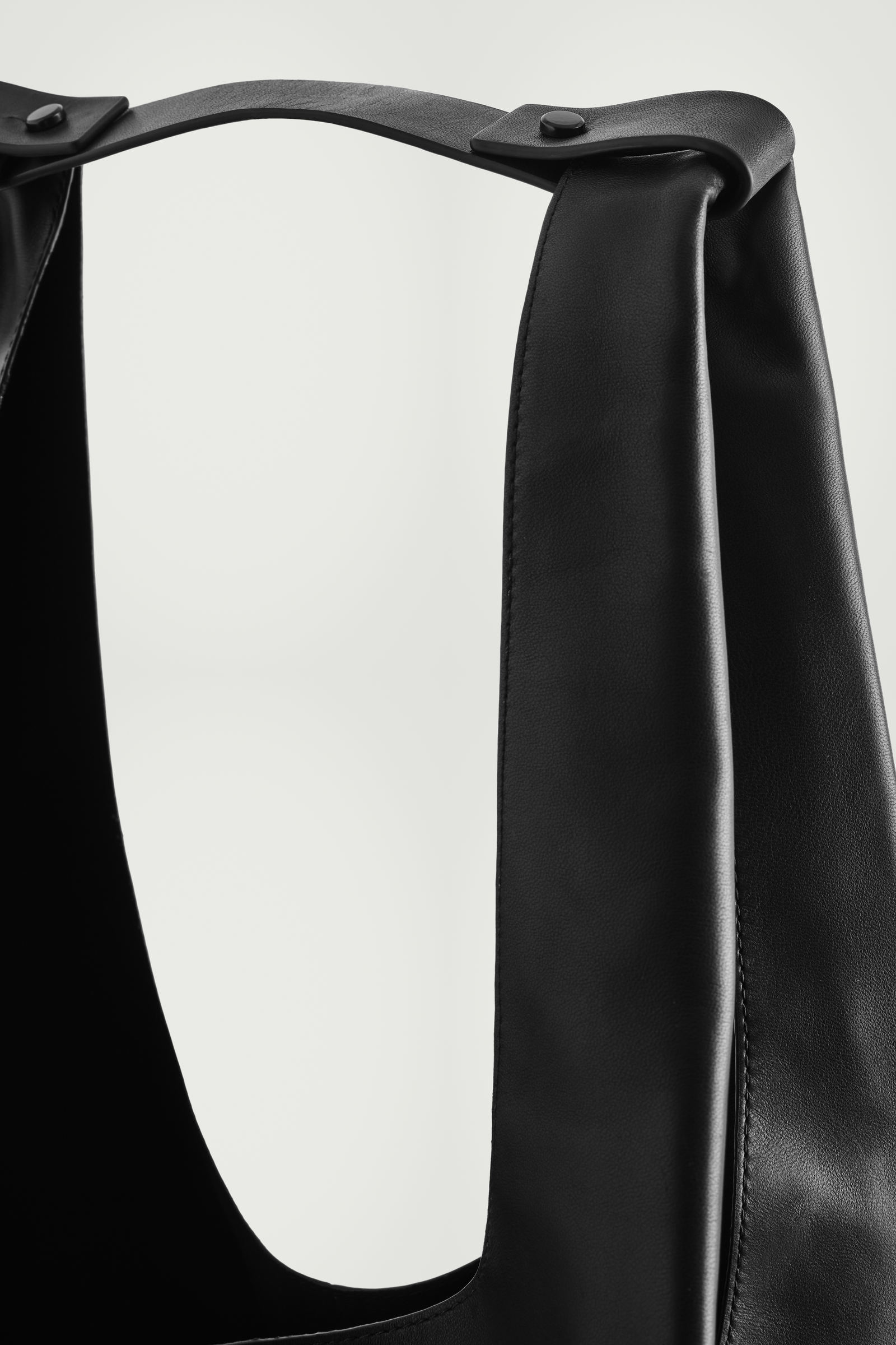 SLOUCHY TOTE BAG - LEATHER SLOUCHYトートバッグ - レザー ブラック