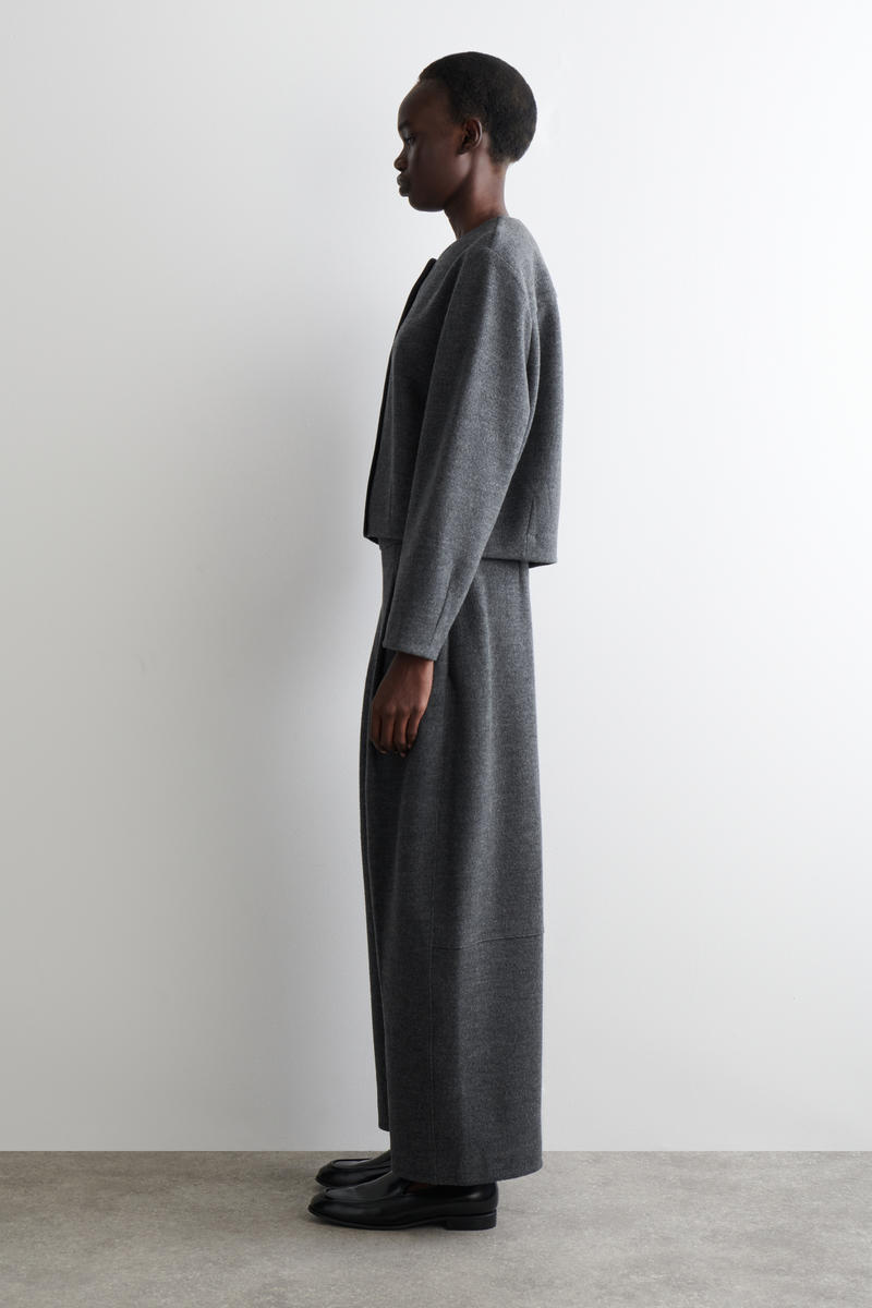 COS ボイルドメリノウールカーディガン