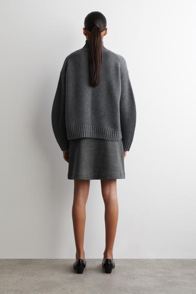 COS ボイルドメリノウールミニスカート