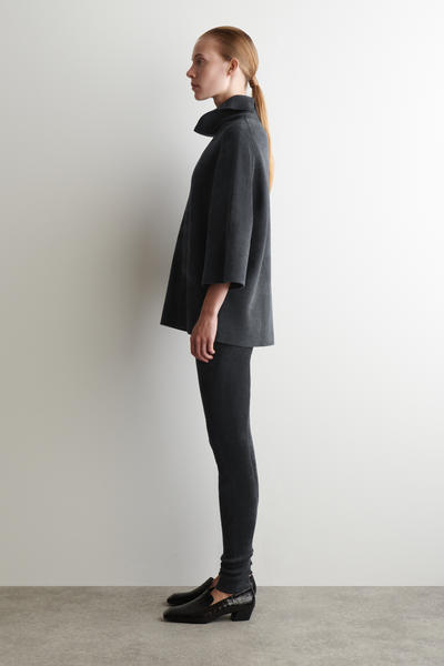 COS シェニールニット ファンネルネックセーター