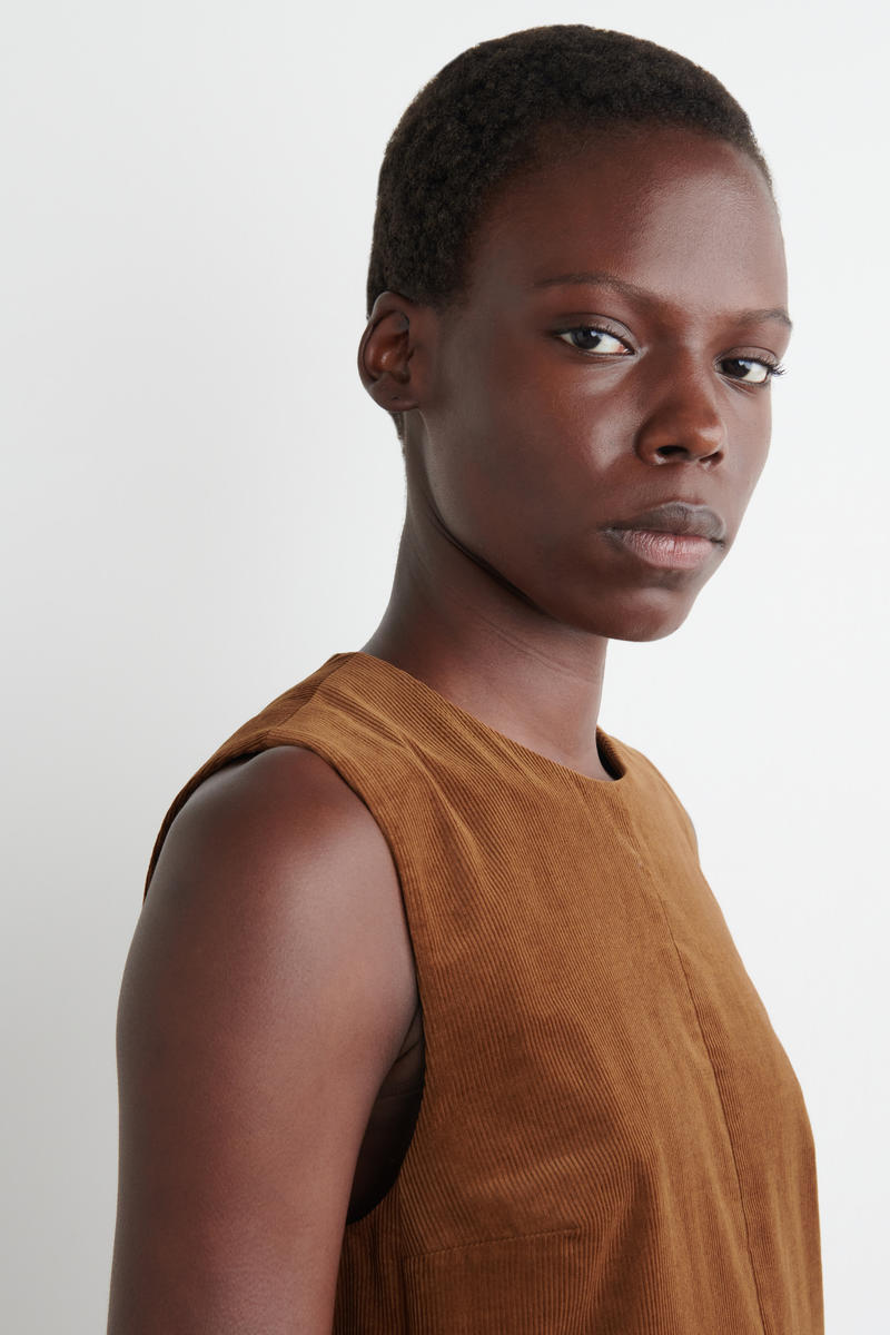 COS コーデュロイミニシフトドレス