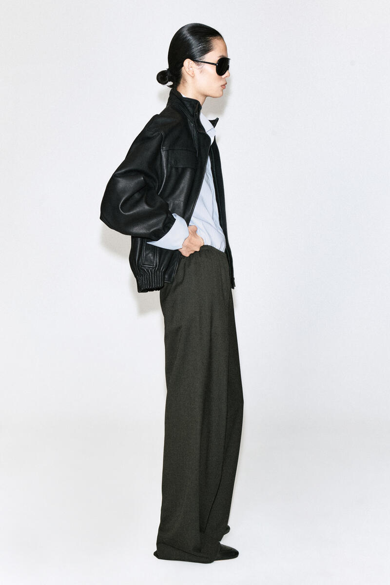 WOOL-BLEND WIDE-LEG TROUSERS ウールブレンドワイドレッグパンツ