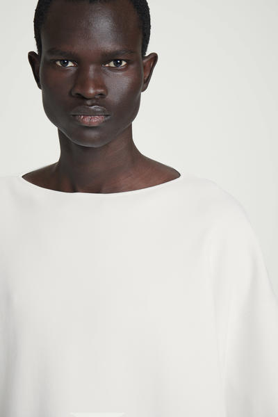 COS オーバーサイズボートネックセーター