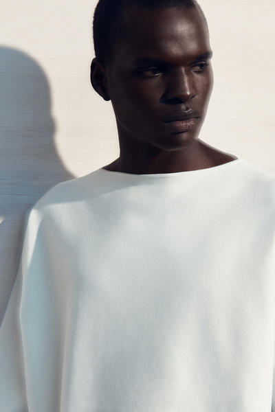 COS オーバーサイズボートネックセーター