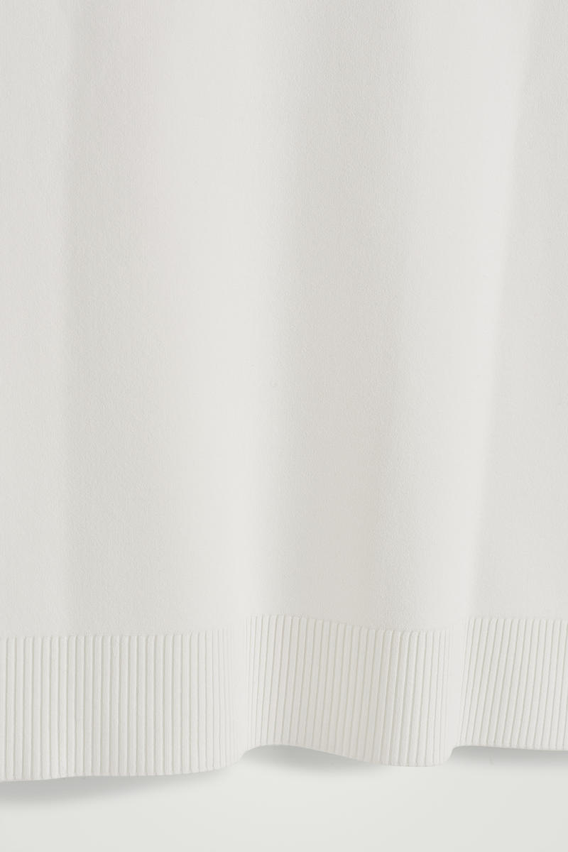 COS オーバーサイズボートネックセーター