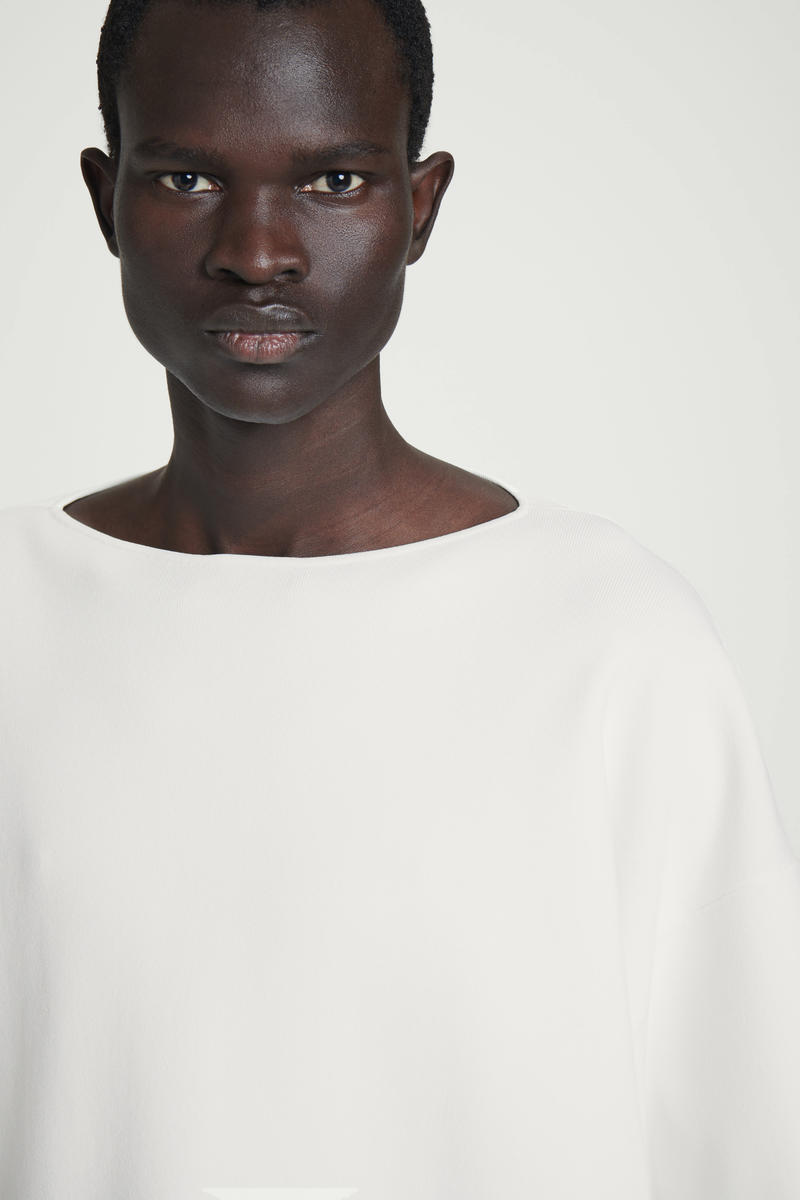 COS オーバーサイズボートネックセーター